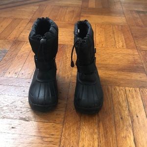 Boys size 5 Skadoo snow boots